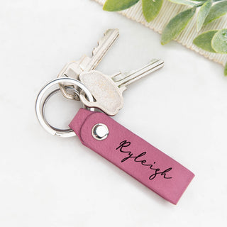Script name key ring in pink